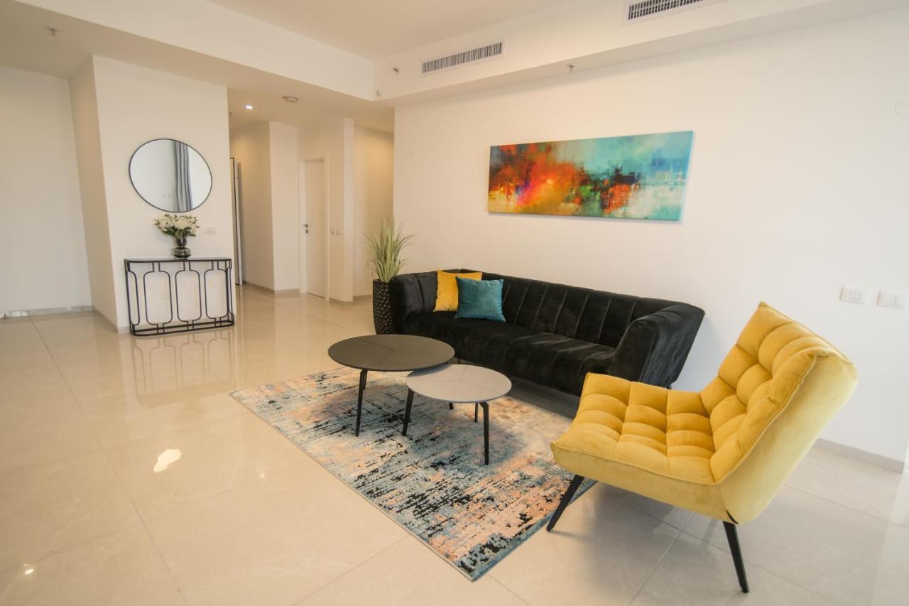 Gorgeous Design 3 Bdr - J Tower - Amazing View! *