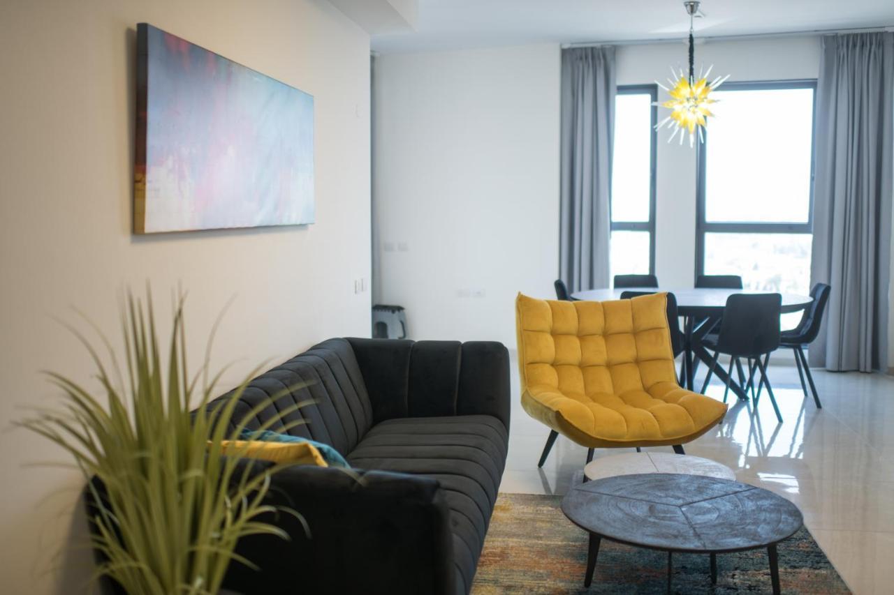 Gorgeous Design 3 Bdr - J Tower - Amazing View! Apartment *