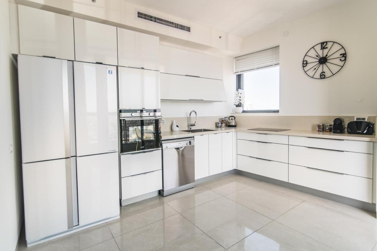 Gorgeous Design 3 Bdr - J Tower - Amazing View! Apartment